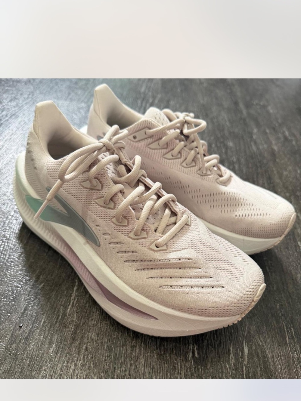 Brooks Women's Light Pink Running Shoes with Mint and Lavender Accents - Picture 2 of 7